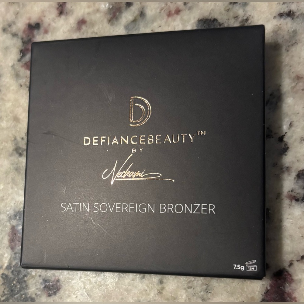 Defiance Beauty Satin Sovereign Bronzer